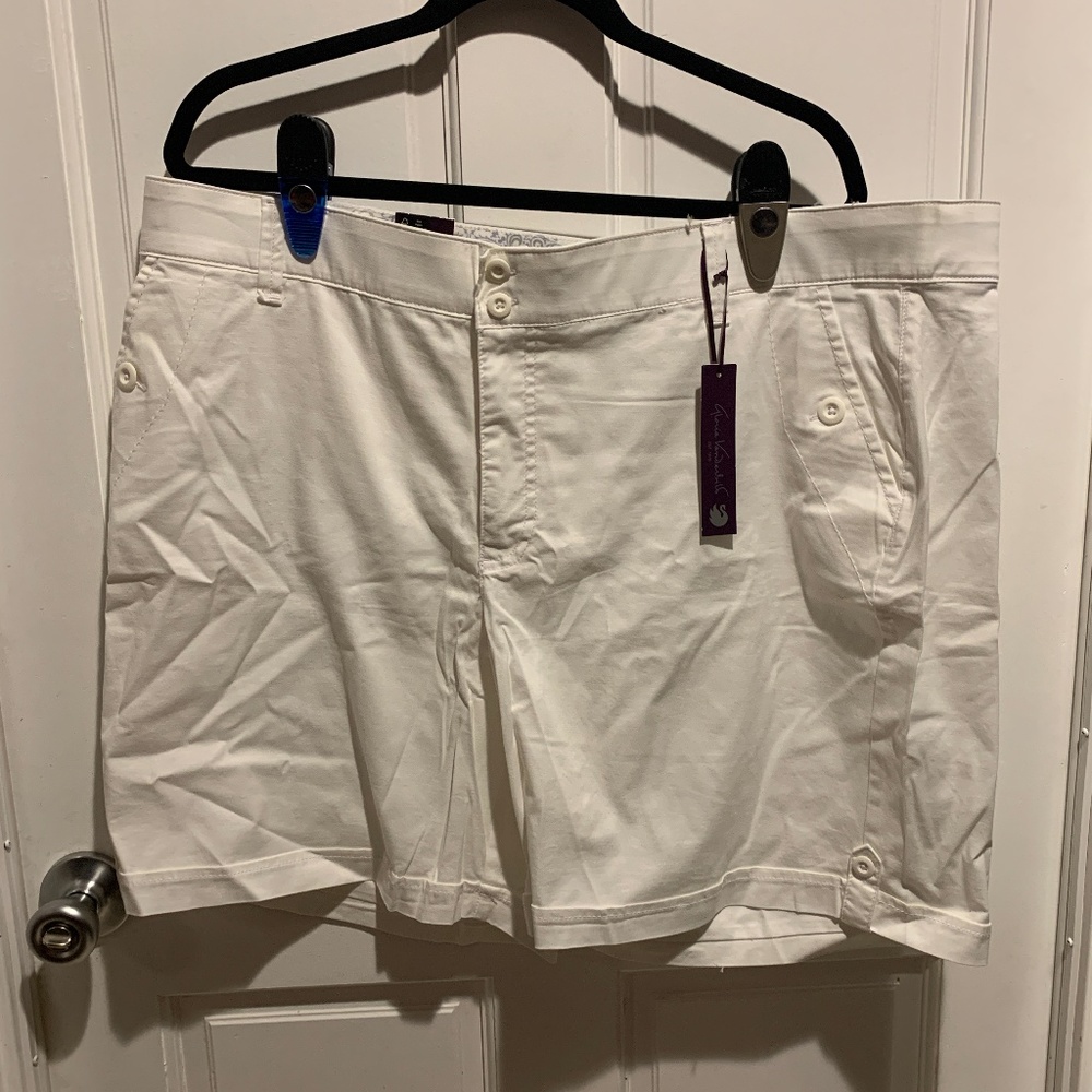 Gloria Vanderbilt White Shorts Size 20W